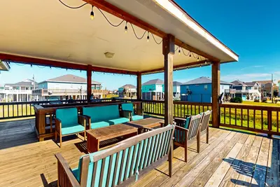 Image de Dreamy coastal home near the beach w/furnished deck, lower patio, & board games