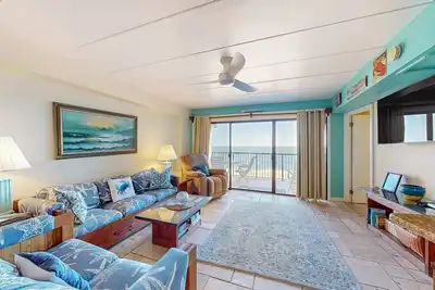 Image de Beachfront escape with an outdoor pool, fast WiFi, washer/dryer, & ocean view