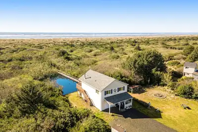 Image de Oceanfront beach house near town with washer/dryer- dog-friendly