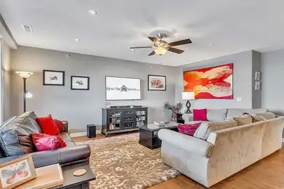 Image de Fantastic Lake Views at 1414! Labor Day Open! Boat Slip Included- Great location!
