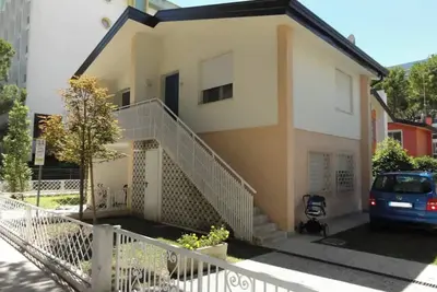 Image de Small three-room cottage on the second floor