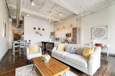 Image de Amyfinehouse |Industrial-Chic 2br Penthouse |Pool