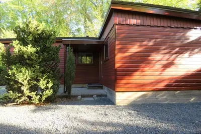 Image de Beautiful wooden chalet for rent against forest