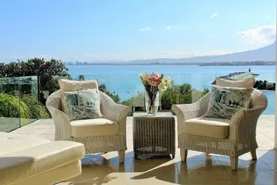 Image de The View on Bikini Beach - Water's Edge