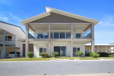 Image de Beachfront escape with breathtaking views and quality accommodation.