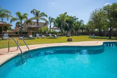 Image de Finca \"Son Perot\" avec piscine intérieure et extérieure, balcons, terrasses et Wi-Fi.
