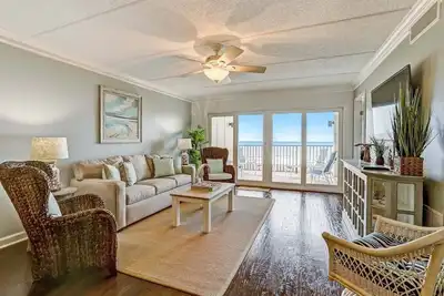 Image de Awaken to Waves: Oceanfront Sunrise Paradise