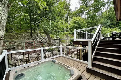 Image de Secluded Cabin a Stone's Throw From the A. T. !