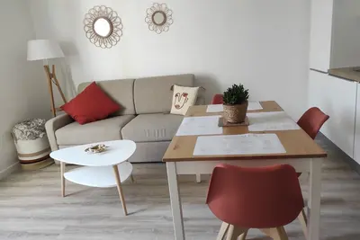 Image de Logement plein centre proche mer