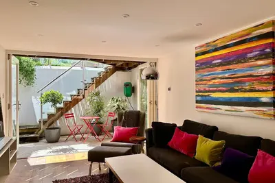 Image de Observatory Retreat: Luxury Jericho Townhouse with Parking