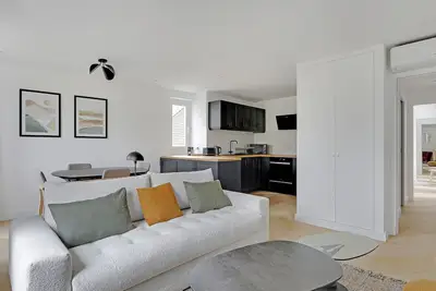 Image de A Delightful 2-Br/2ba with a view on Place du Tertre