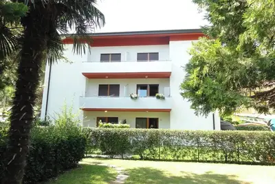 Image de Renovated three-room apartment on the second floor with terrace