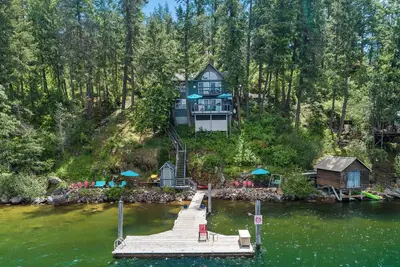 Image de Lakefront House | Great Dock for Swimming | Water Toys & Amazing Views!