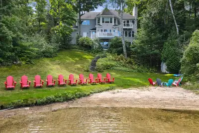 Image de 111’ of Sandy Beach Frontage on Long Lake | Hot Tub | Private Dock | Kayaks