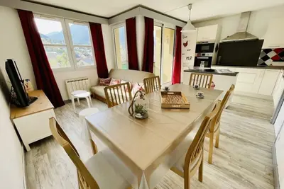Image de Lumineux 50 M² Avec Balcon Au Centre De Briançon