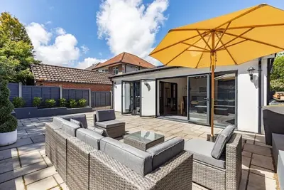 Bournecoast: Two Bedroom Modern Family Bungalow Near Shops\/River\/Beach - Hb2079