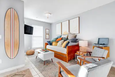 Image de Sunny beachside condo with pool, central Ac & washer/dryer