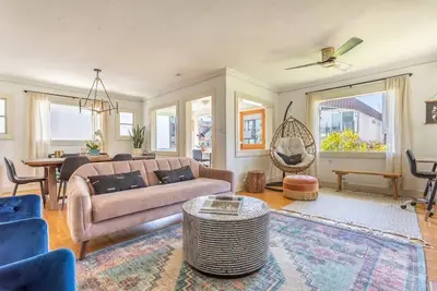 Image de Hermosa Bungalow 1920s Charm Steps to the Strand