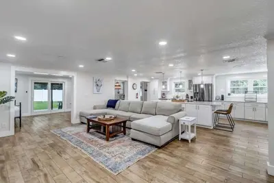 Image de Spacious Home w/ Pool-Tucked Away in Jax Beach!