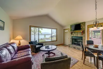 Image de 2 lakefront cabins with lake & mountain views, private dock