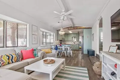 Image de House for 6 - Golf Cart (street legal), pvt beach