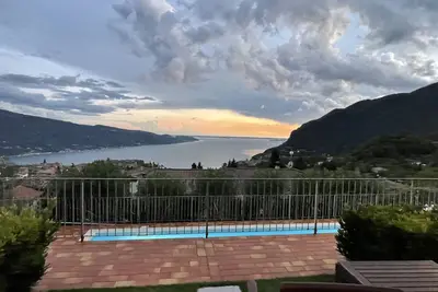 Image de Flair - Theater Home, with pool and marvellous lake view