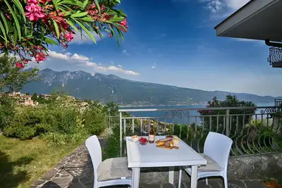 Image de Lina's Home - Theater Home, with terrace and lake view