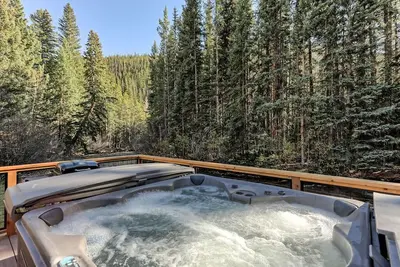 Image de Cozy Creekside Getaway!