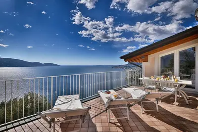Image de Attico Elais by Theater Home - with pool and marvellous lake view