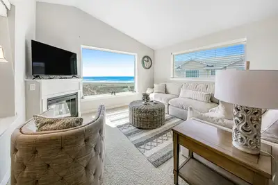 Image de Ocean-view getaway with on-site pool, hot tub, playground, and beach access