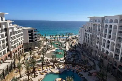 Image de located between cabo and san jose