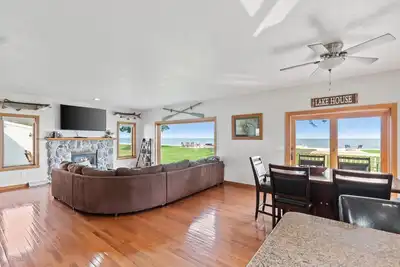 Image de Waterfront Retreat- 15 minutes from Lambeau field, easy access to Door County!