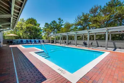 Image de 🐟350yds 2 Beach-Porch-Magnolia Cottage