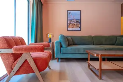 Image de 140 · Groove is in the Heart: Your Retro Chic Apartment