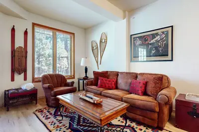 Image de Mammoth Green 118 Located on Sierra Star Golf Course, Private Patio, Summer Pool by RedAwning