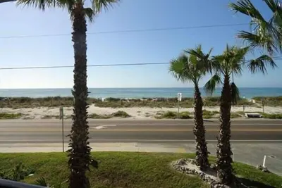 Image de Bridgeport #109 - Beach, Pool and undercover parking.