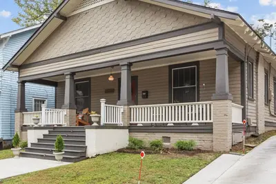 Image de Historic Bungalow 2 Blocks from Uptown Action & 6 Blocks from Ecu!