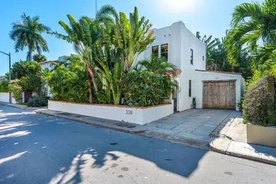 Image de La Casa Bonita 1925 Spanish Style Villa near Beach!