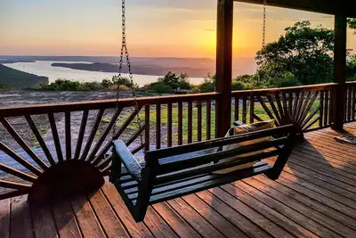 Image de The Overlook on the Brow!