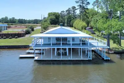 Image de Boaters Dream Lake House 3\/3. 5 with 2 kitchens