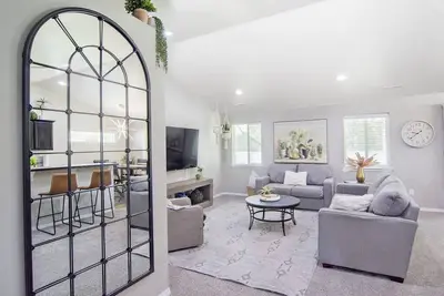 Image de Stoddard Path Home | Nnu | Greenbelt | Huge Yard