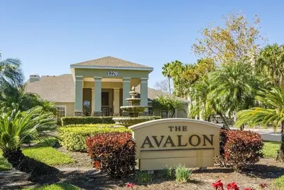 Image de 2 Bedroom/ 2 bathrooms with King-size bed. Free parking. Renovated!