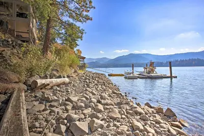 Image de Lakeside Suite · Waterfront Lake Studio with Deck + Beach Access