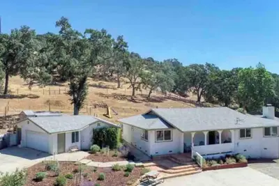 Image de Hilltop Oasis w\/4 Roomy Bedrooms & Striking Views