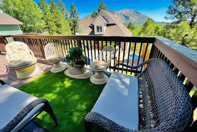 Image de Hillside Home: Amazing Views w/ Big Deck 5 Min. From Downtown + Trailheads!