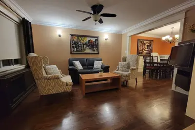 Image de 20 Minutes to Woodbine Beach - 3br-Family Friendly Home in Heart of Leslieville
