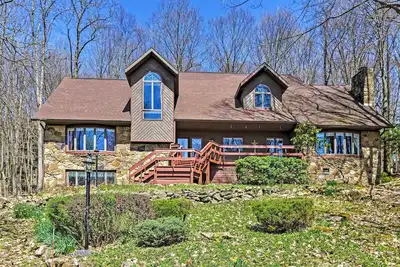 Image de Family-Friendly Terra Alta Home w\/ Lake View!
