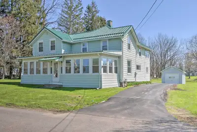 Image de Getaway in Sodus Point w\/ Private Yard