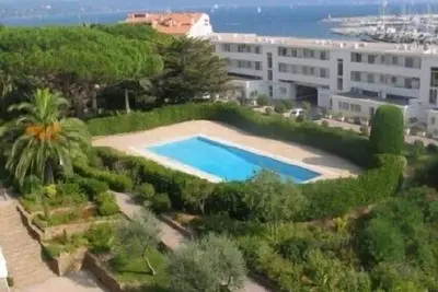 Image de Grand appartement Climatisé, 100m plage, résidence avec piscine