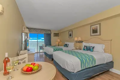 Image de Beautiful Ocean Front Double Queen Suite with Full Kitchen, Sea Mist Resort 20705
